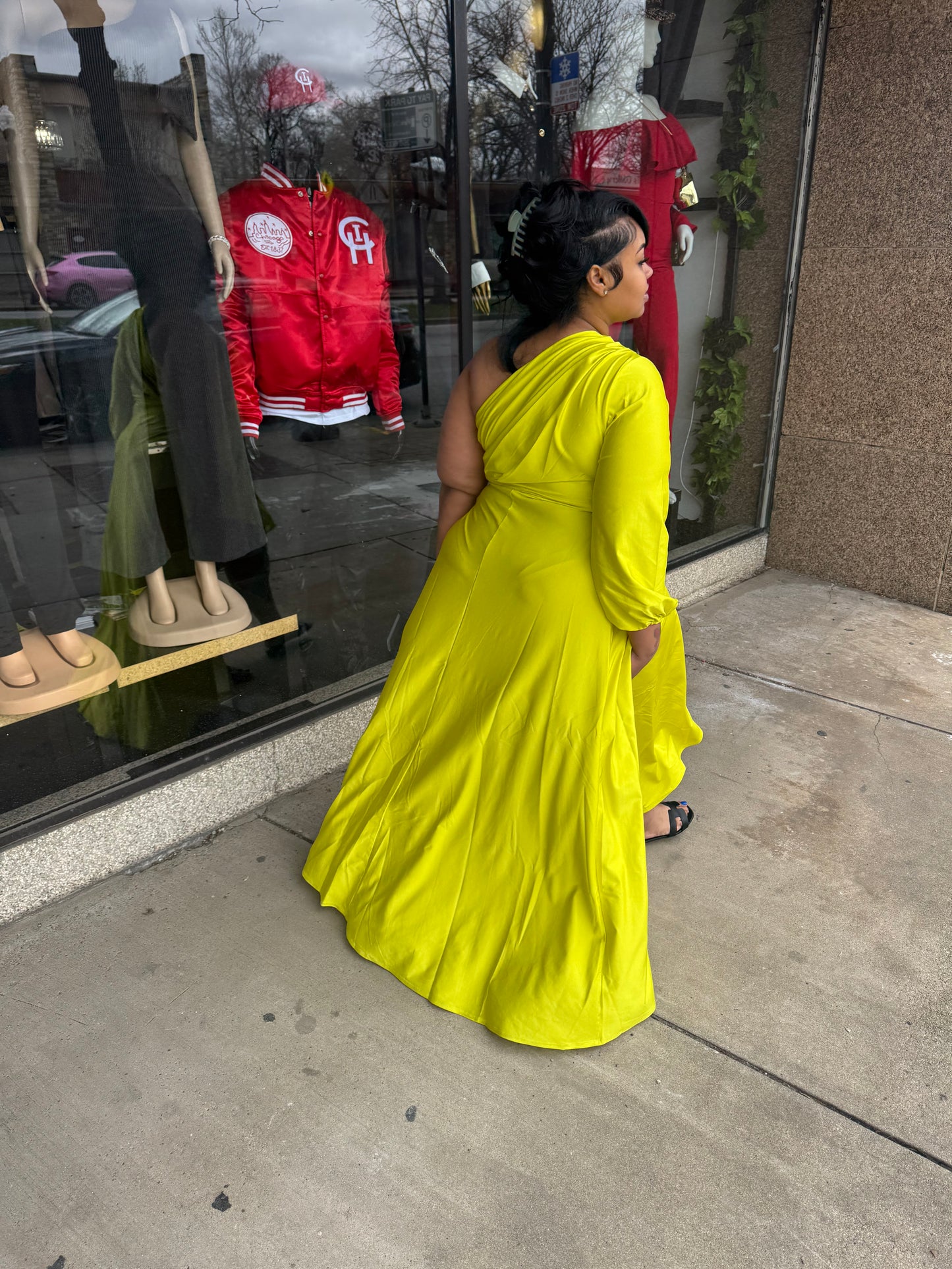 The “One shoulder High & Low”dress